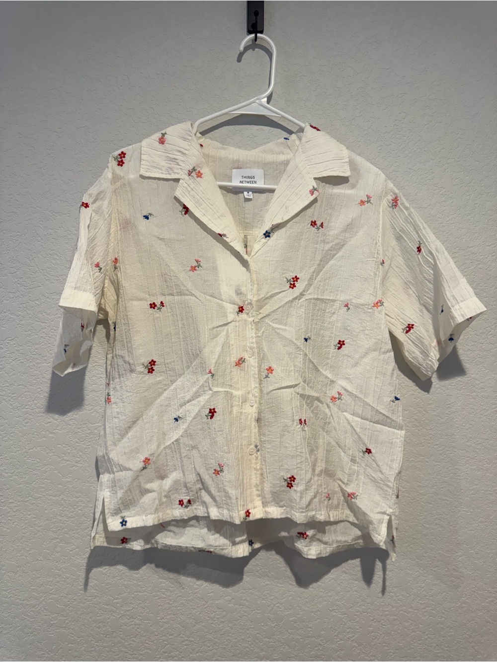 Things Between embroidered floral button down collared shirt blouse M